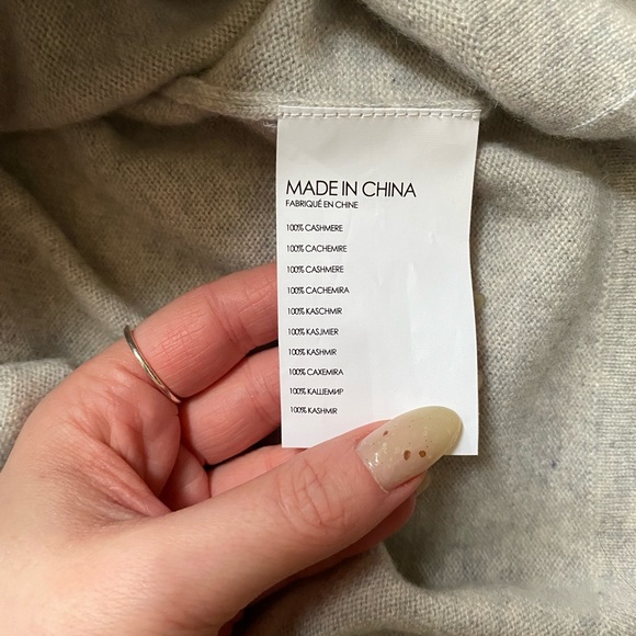 Club Monaco 100% cashmere sweater - Picture 3 of 3